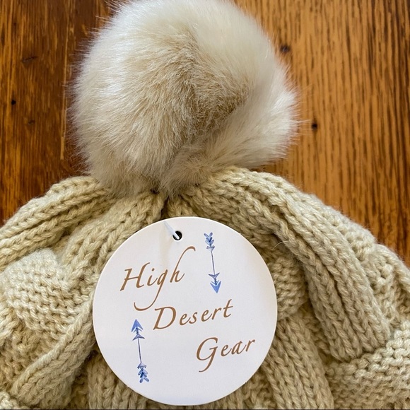 High Desert Gear Winter Cold Weather Knit Pom Pom Ear Flap Beanie Hat Cozy NEW - Picture 4 of 7